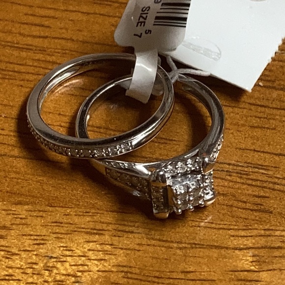Diamond Engagement/Promise Ring Set - Picture 3 of 7